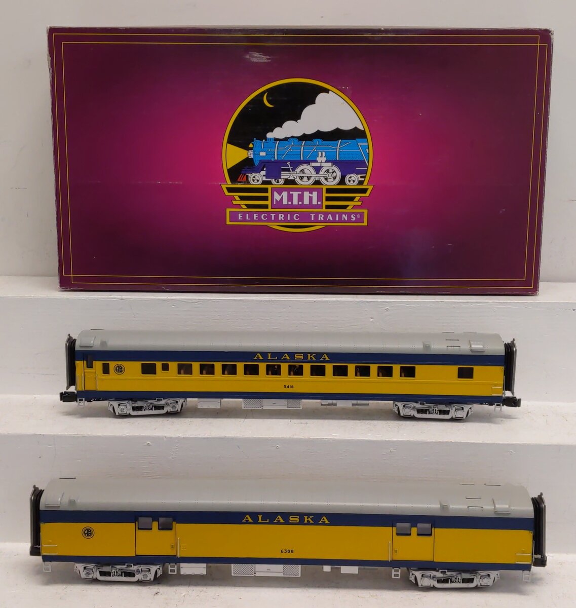 MTH 20-69235 O Gauge Alaska 70' Smoothside Baggage/Coach Passenger Car Set of 2