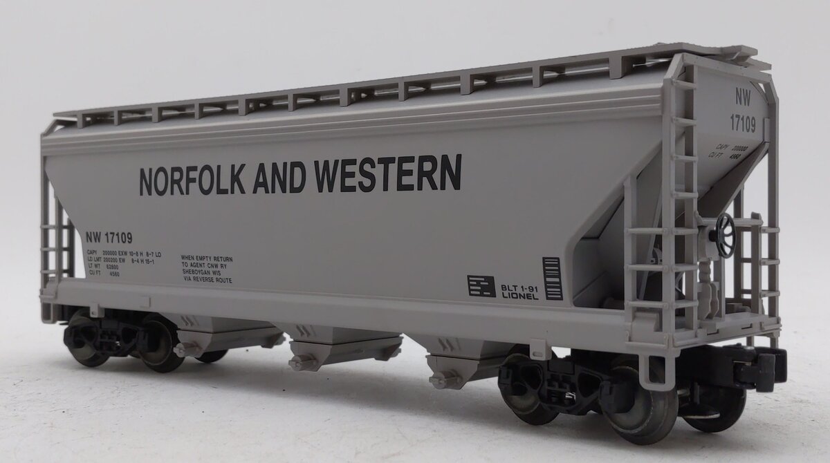 Lionel 6-17109 O Gauge Norfolk & Western Centerflow 3-Bay Hopper #17109 LN/Box