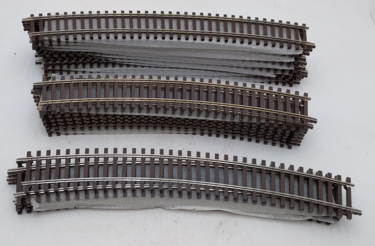 Atlas 7011 O Gauge 40.5" Radius Full Curve W/Brown Ties Track (2-Rail) 24 Pieces LN/Box