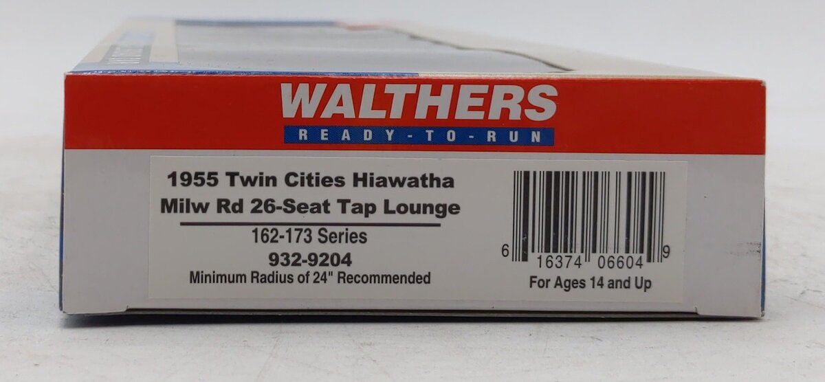 Walthers 932-9204 HO MILW 1955 Twin Cities Hiawatha 26-Seat Tap Lounge Car LN/Box