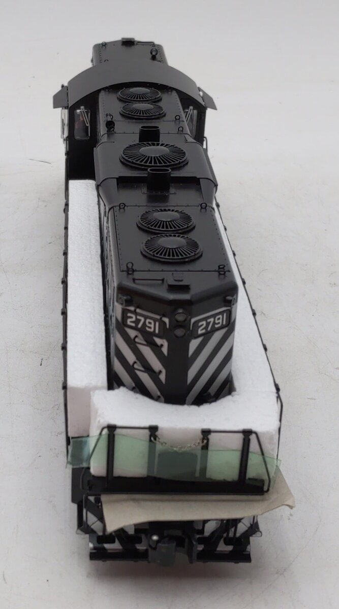 Lionel 6-28598 Santa Fe Zebra GP7 Diesel Locomotive #2791 EX/Box