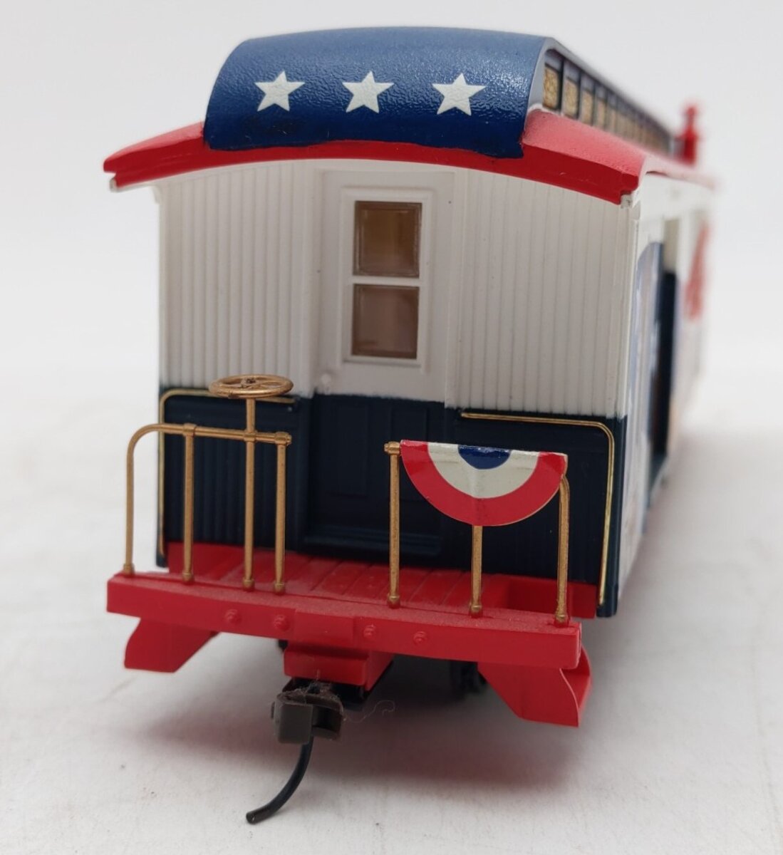 Bachmann Hawthorne Village On30 'Pioneers & Exploration' Lighted Passenger Car EX