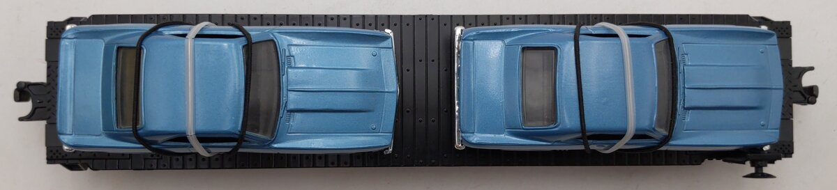 MTH 30-7634 O Gauge MTH Auto Transport Flatcar w/2 Ertl '69 Chevrolet Camaros MT/Box