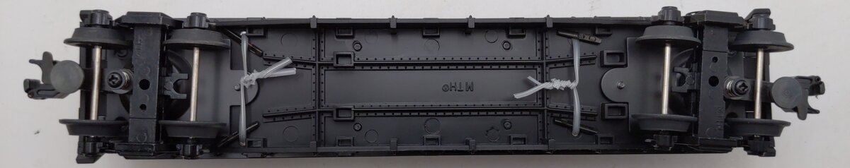 MTH 30-7634 O Gauge MTH Auto Transport Flatcar w/2 Ertl '69 Chevrolet Camaros MT/Box