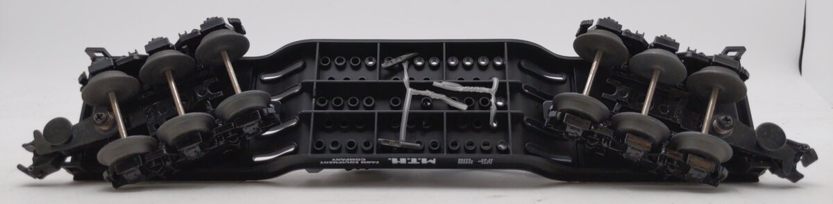 MTH 30-7622 O Gauge Depressed Center Flat w/ Ertl New Holland Tractor #21136 NIB