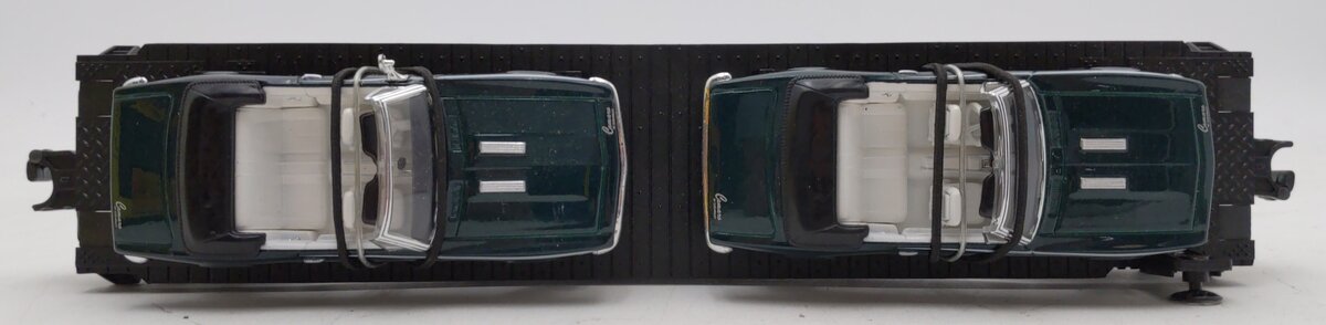 MTH 30-7670 O Gauge MTH Flatcar w/Two Ertl '67 Camaro Convertibles EX/Box