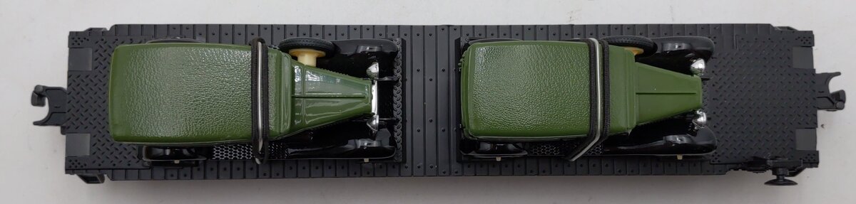MTH 30-7671 O Gauge MTH Transport Flatcar W/Ertl '30 1/2 Ton Panel Van LN/Box
