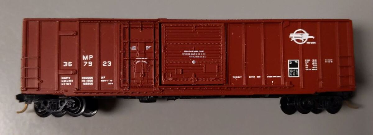 Micro-Trains 02600040 N MP 50' Plug & Sliding Door Rib Side Boxcar #367923 LN/Box