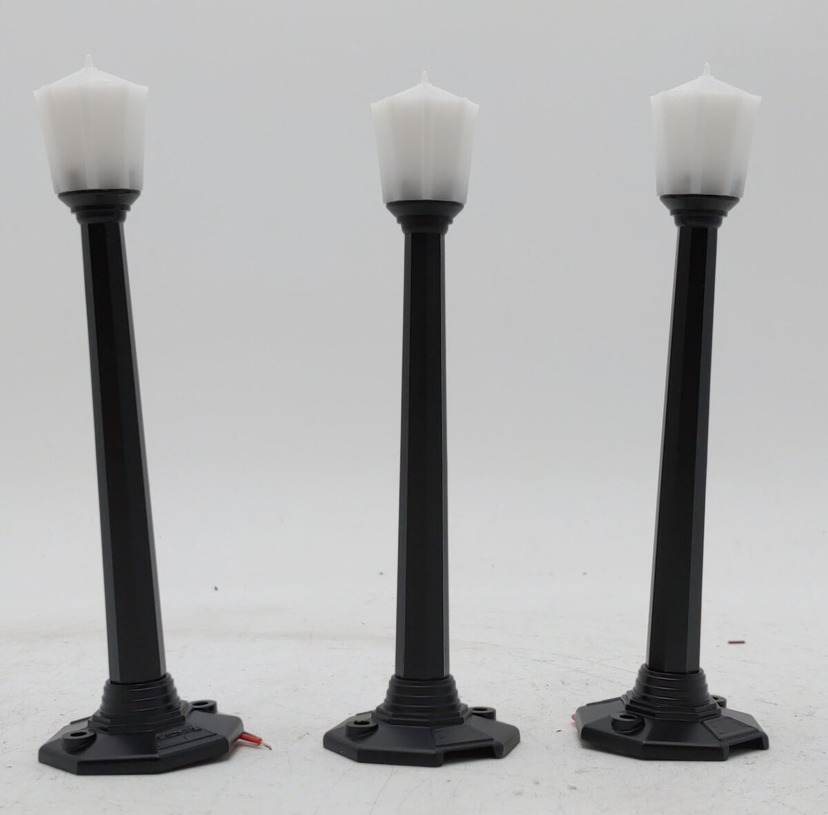 Lionel 6-37174 O Classic Street Lamps (Pack of 3)