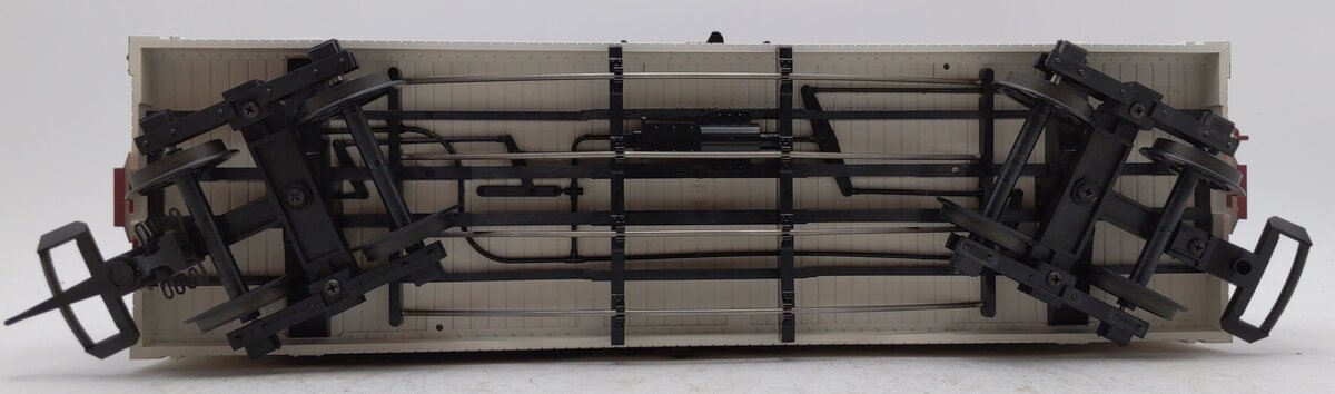 USA Trains 1671 G Sam Adams Reefer - Plastic Wheels