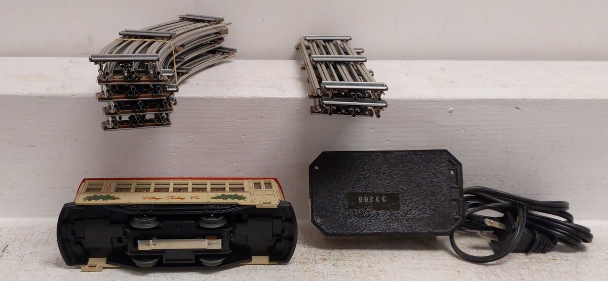 Lionel 6-11809 O Gauge The Village Trolley Christmas Train Set NIB