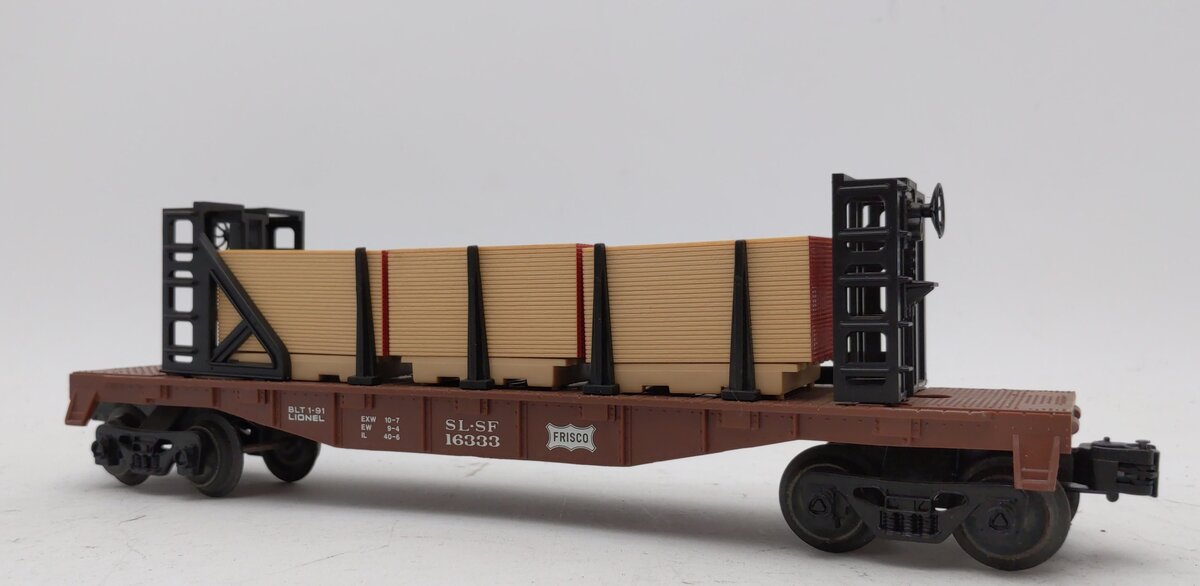 Lionel 6-16333 O Gauge Frisco Bulkhead Flatcar with Wood Load LN/Box
