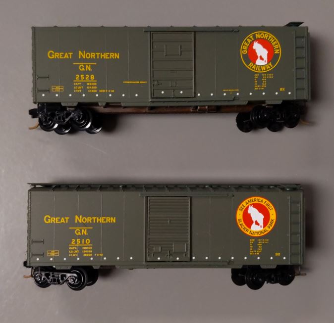 Micro-Trains 20406-2 N Scale Great Northern Box Cars (Set of 2)