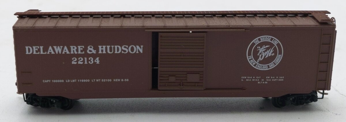 Micro-Trains 03100070 N Delaware & Hudson 50' Standard Single Door Boxcar #22134