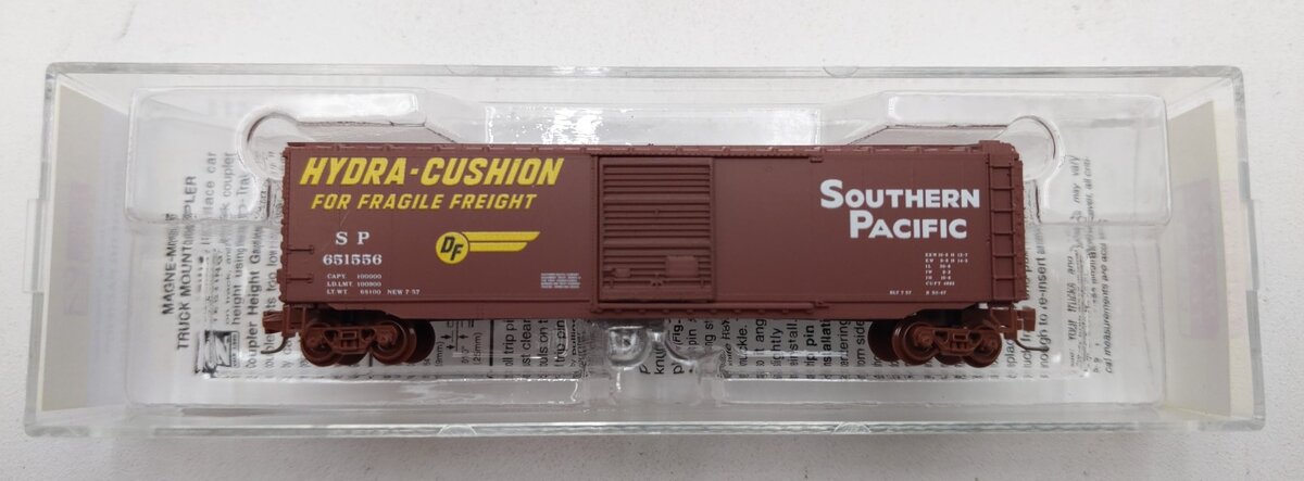 MicroTrains 50500391 Z Southern Pacific 50' Standard Boxcar with Load #651556