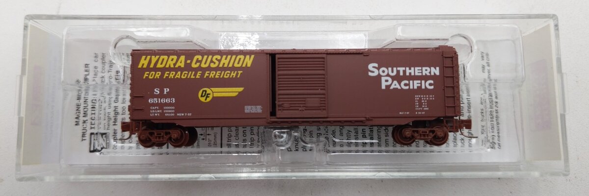 MicroTrains 50500392 Z Southern Pacific 50' Standard Boxcar with Load #651663