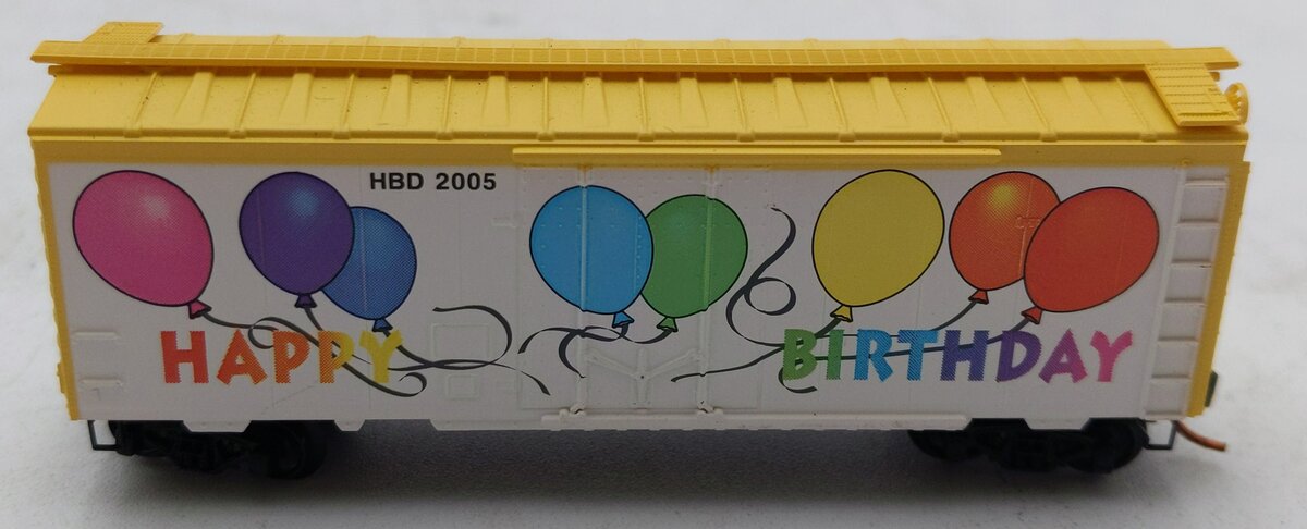 Micro-Trains 02100500 N Happy Birthday Car 40' Standard Plug Door Boxcar #2005 LN/Box
