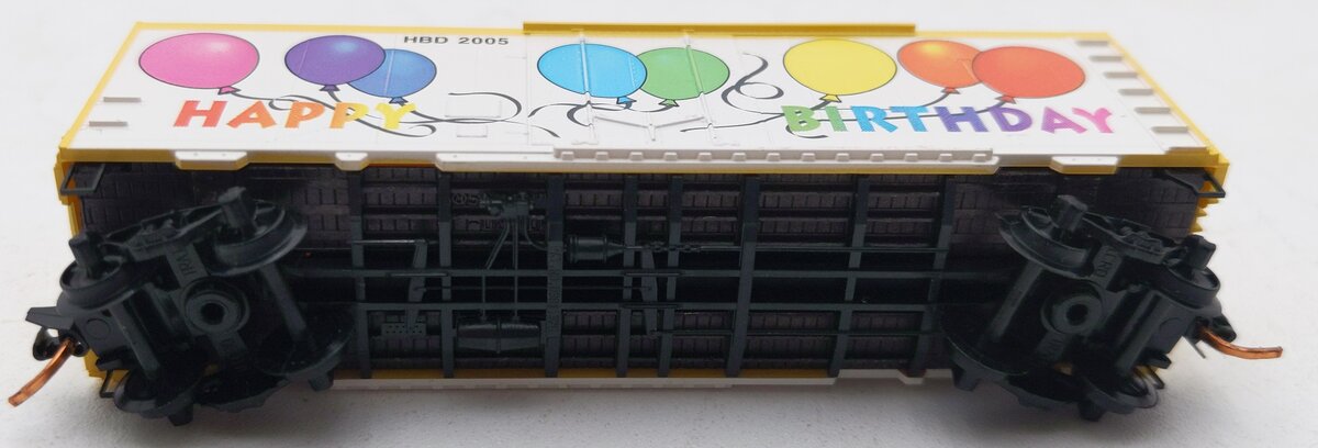 Micro-Trains 02100500 N Happy Birthday Car 40' Standard Plug Door Boxcar #2005 LN/Box