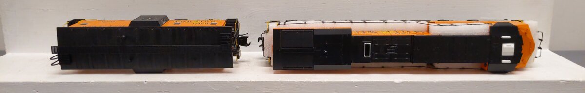 MTH 30-20359-1 Halloween ES44AC Diesel Engine with Caboose PS 3.0 #1631