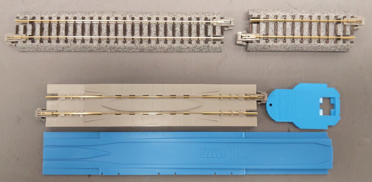 Kato 106-0023 UP GE ES44AC GEVO & Mixed Freight N Gauge Starter Set