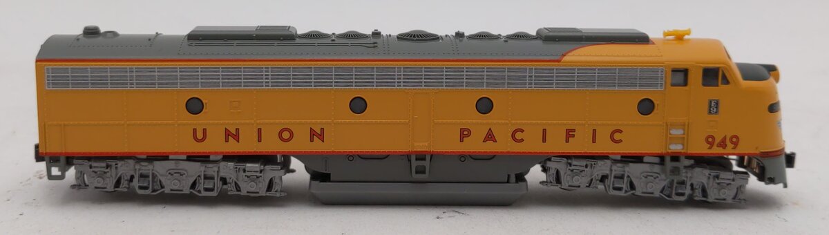 Kato 176-5324-DCC N Union Pacific EMD E8A Diesel Locomotive with DCC #949