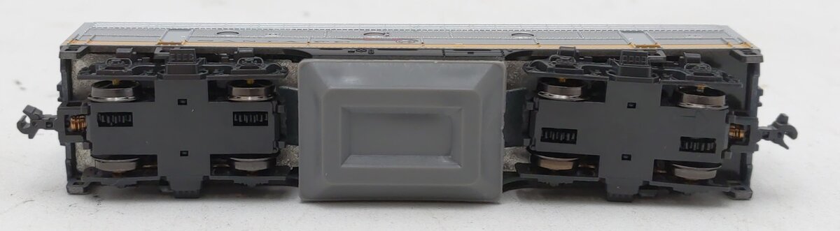 Kato 176-2215 N Santa Fe Yellow Bonnet EMD F7B Freight Diesel Locomotive