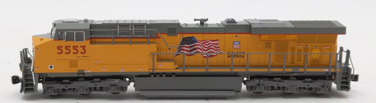 Kato 176-8955 N Union Pacific GE ES44AC Diesel Locomotive #5553