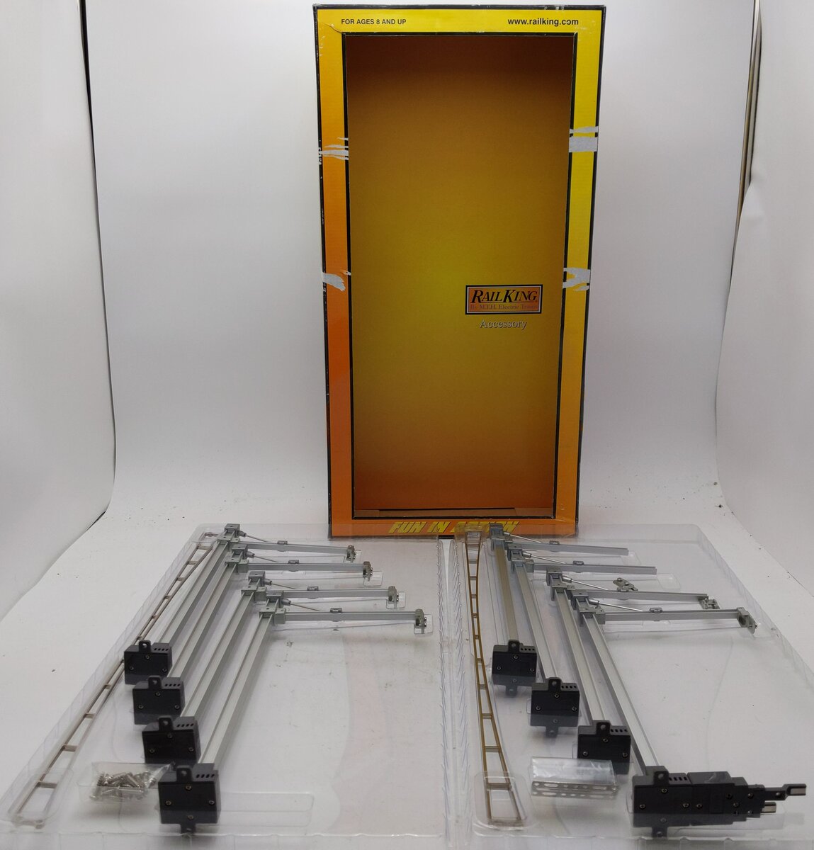 MTH 40-1035 O 8-Piece Catenary System