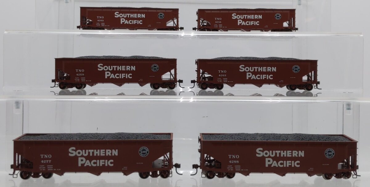 Athearn 95685 HO Southern Pacific 40' 3-Bay Offset Hopper w/Coal (Pack of 6)