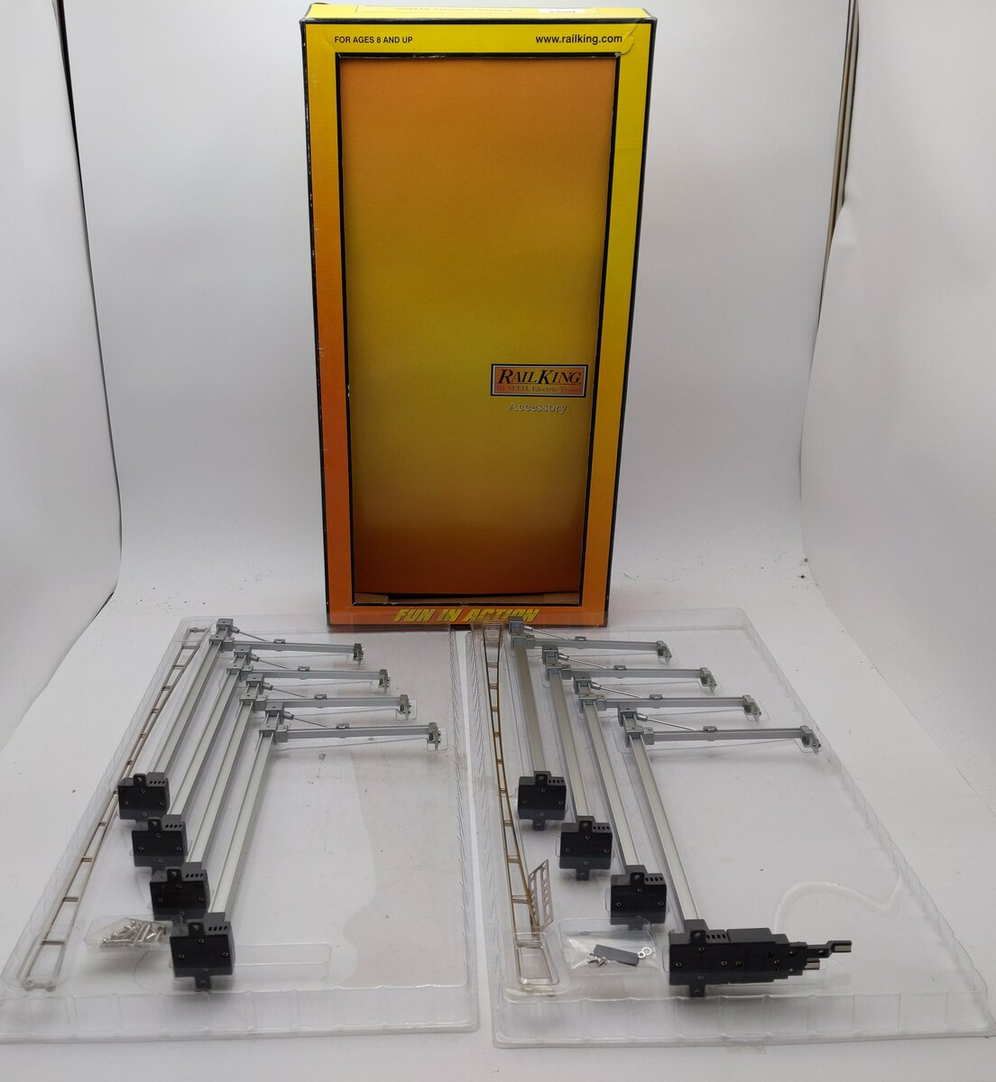 MTH 40-1035 O 8-Piece Catenary System