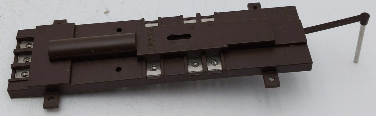 Atlas 6098 O Gauge Deluxe Under-Table Switch Machine