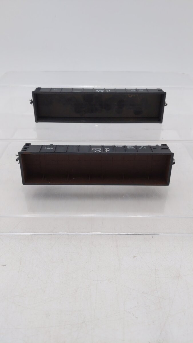 Accurail 37049 HO KIT 41'6" USRA Gondola, T&P (2) EX/Box