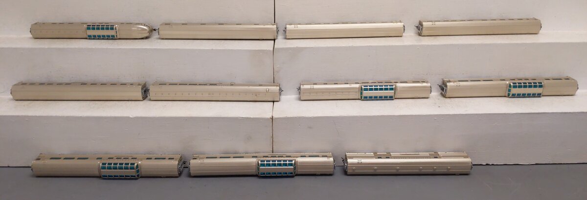 Broadway Limited 1798 HO California Zephyr Mixed Train Set (11)