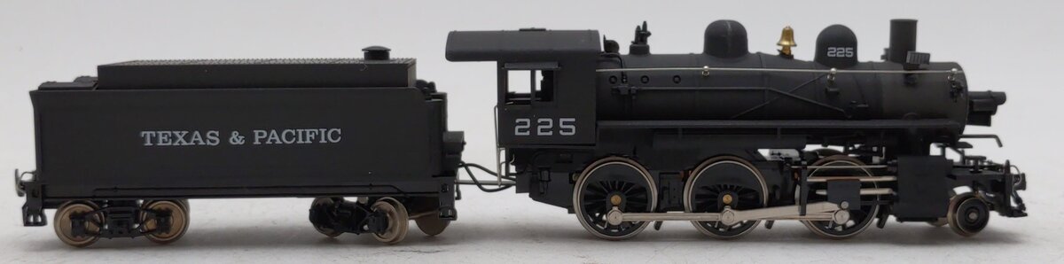 IHC M521 HO Scale Texas & Pacific 2-6-0 "Mogul" Steam Locomotive #225 EX/Box