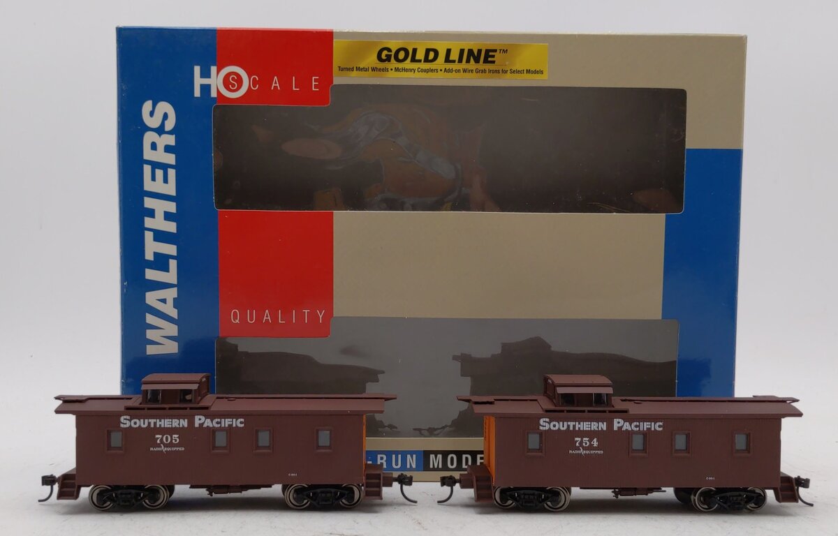 Walthers 932-27607 HO Southern Pacific C-30-1 Wood Caboose Kit (Set of 2)