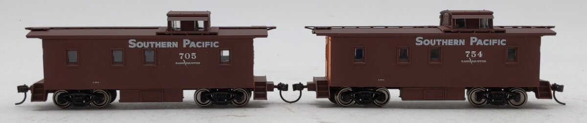 Walthers 932-27607 HO Southern Pacific C-30-1 Wood Caboose Kit (Set of 2)
