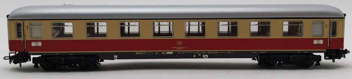 Marklin 4089 HO Scale Tee Compartment Coach W/Tail Lights