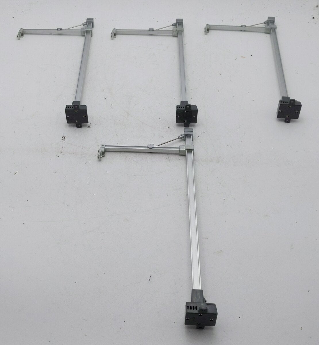 MTH 40-1036 4-Piece Add On Catenary System