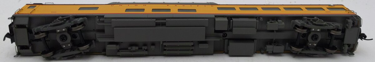 Walthers 920-9217 HO Union Pacific 85' ACF Observation Dome Lounge