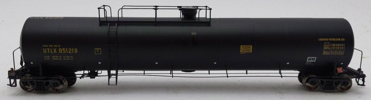 Athearn G68456 HO Scale Union Tank Car UTC 33k LPG Tank Car #951219