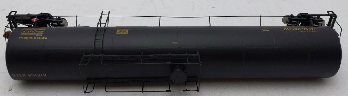 Athearn G68456 HO Scale Union Tank Car UTC 33k LPG Tank Car #951219