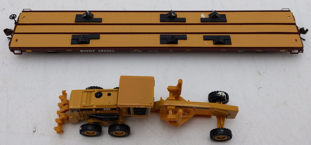 MTH 80-98017 Burlington Northern Santa Fe HO 60' Wood Flat Car w/163H Grader