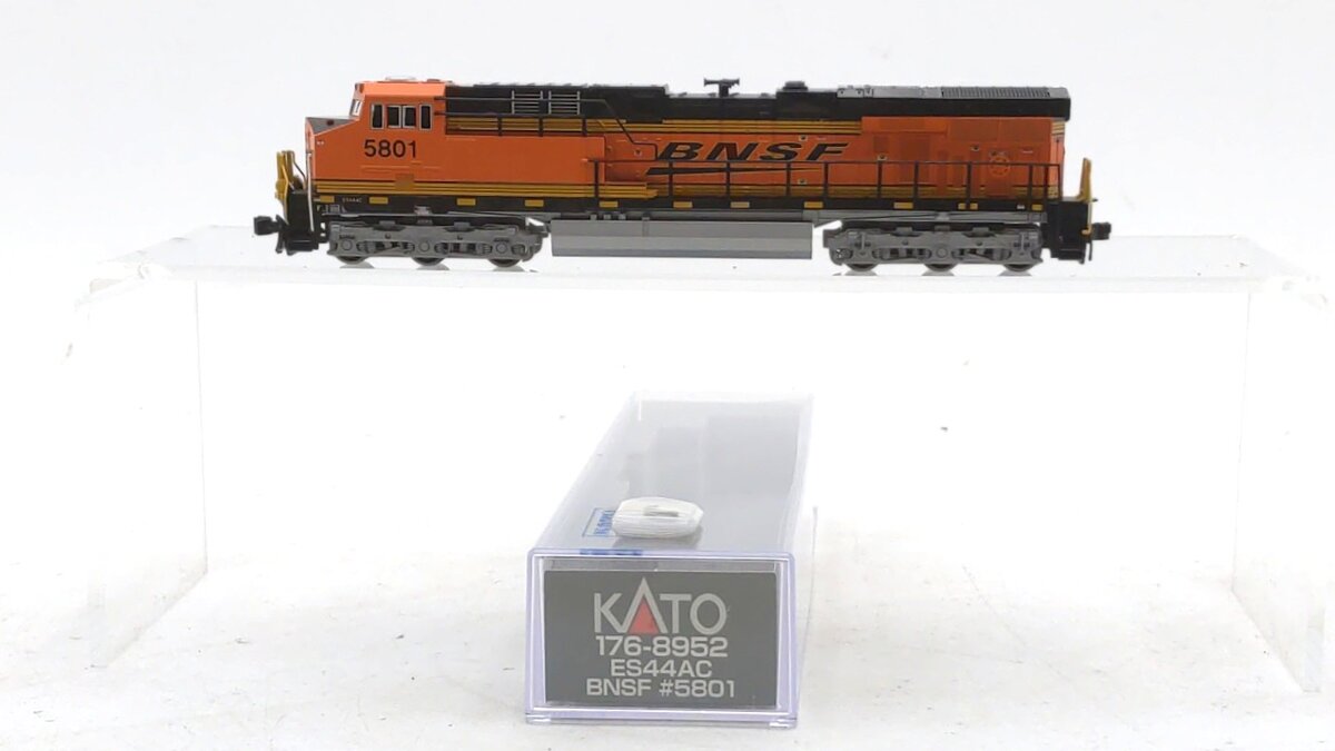 Kato 176-8952 N Scale BNSF GE ES44AC Diesel Locomotive #5801 LN/Box