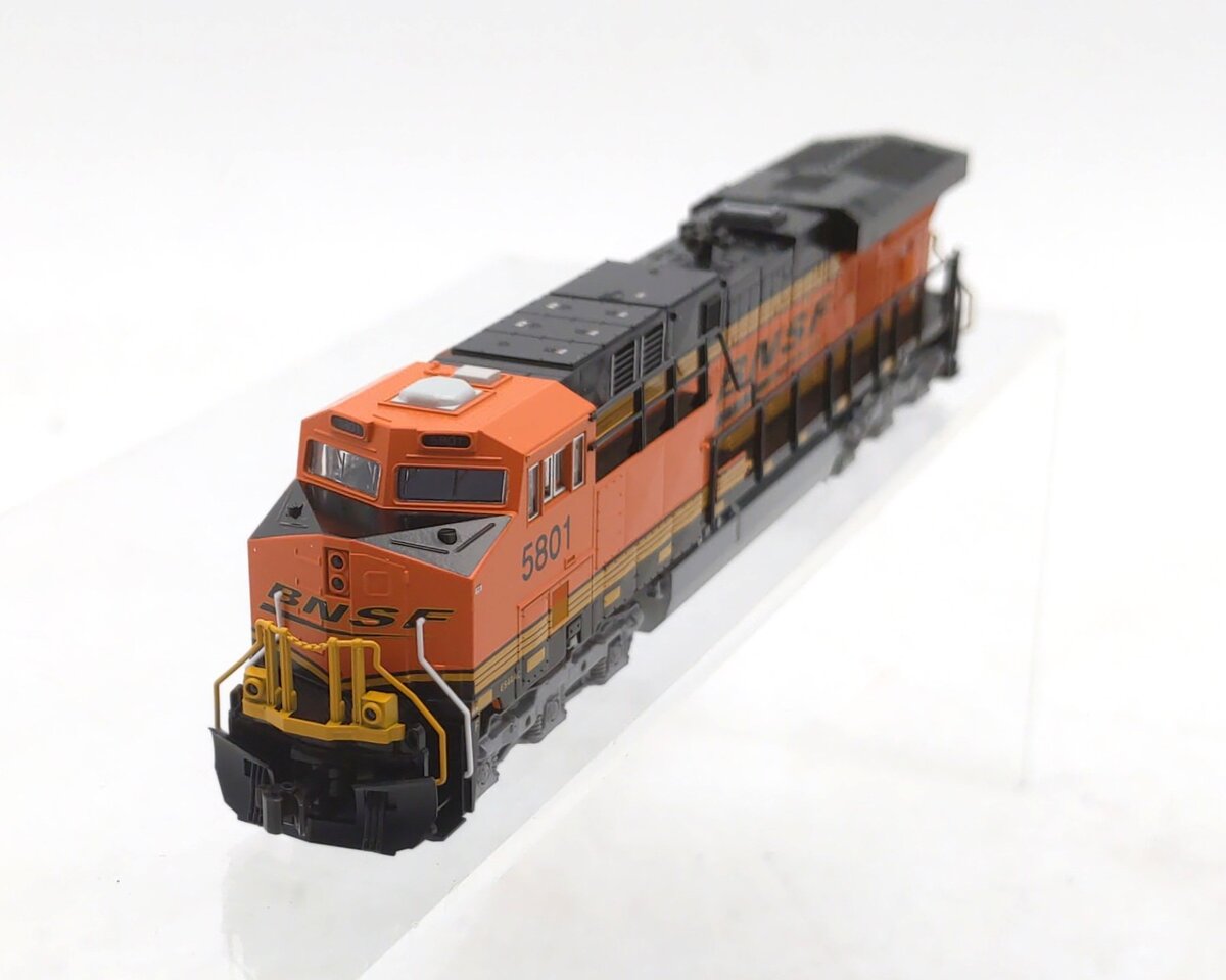 Kato 176-8952 N Scale BNSF GE ES44AC Diesel Locomotive #5801
