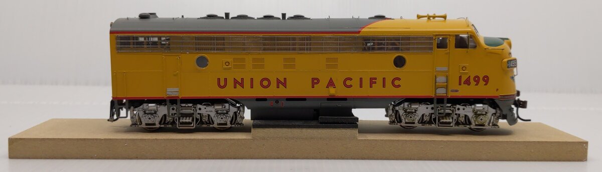 Athearn G22249 HO Scale Union Pacific FP7 Passenger Diesel Locomotive #1499