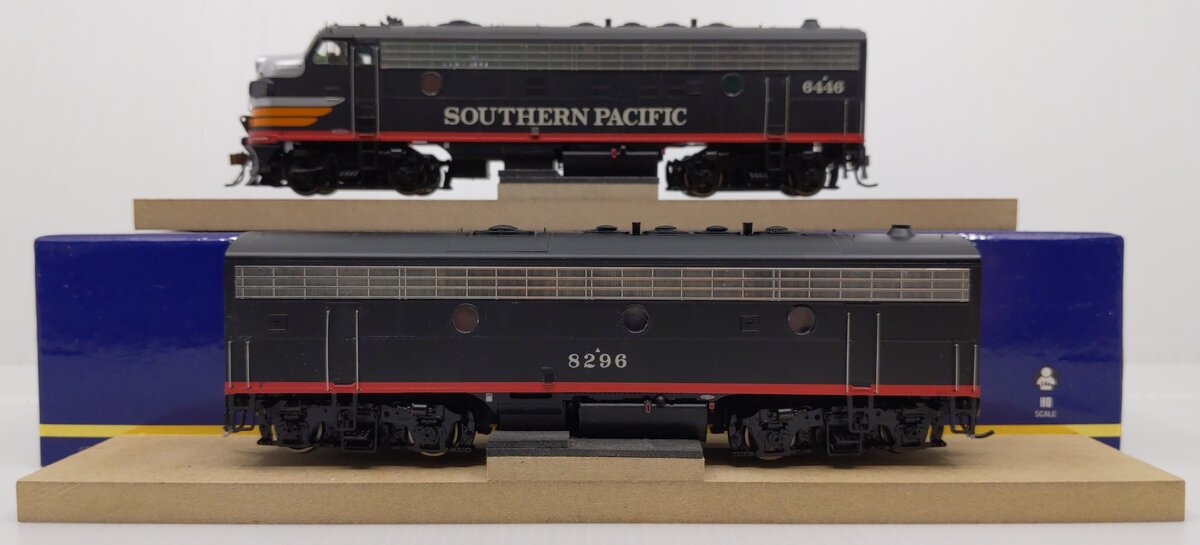 Athearn G22602 HO SP FP7 A/B/Snowplow Diesel Loco w/DCC & Sound #6446, #8296