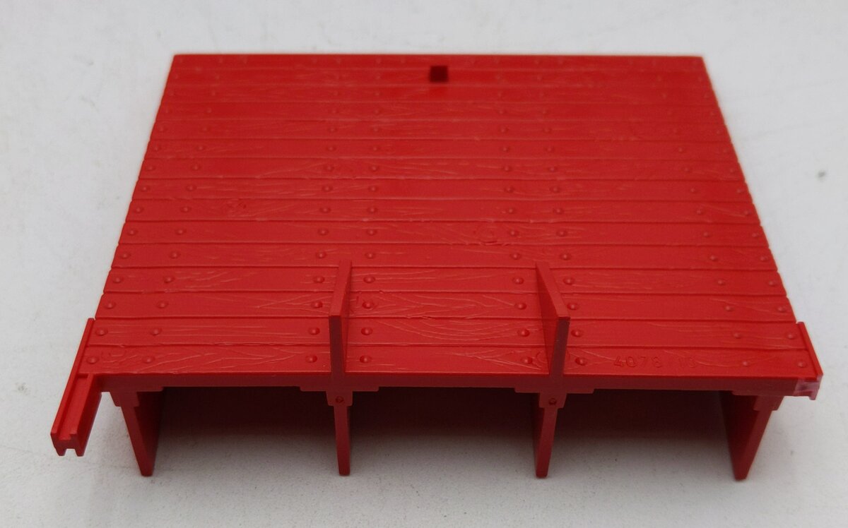 LGB 41780 G Scale Atchison Topeka & Santa Fe Flatcar with Pipe