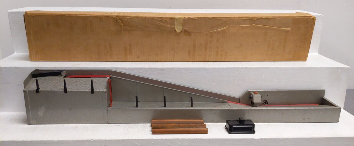 Lionel 364 Vintage O Operating Belt Log Loader VG/Box