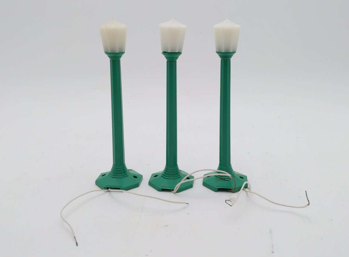Lionel 6-2170 O And 027 Operating Green Plastic Street Lamp Posts (Set of 3) LN/Box