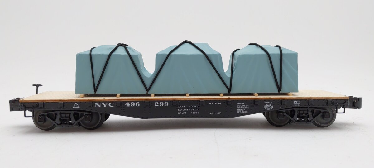 Lionel 6-27541 O Gauge New York Central 40‘ Flatcar #496299 with Covered Load LN/Box